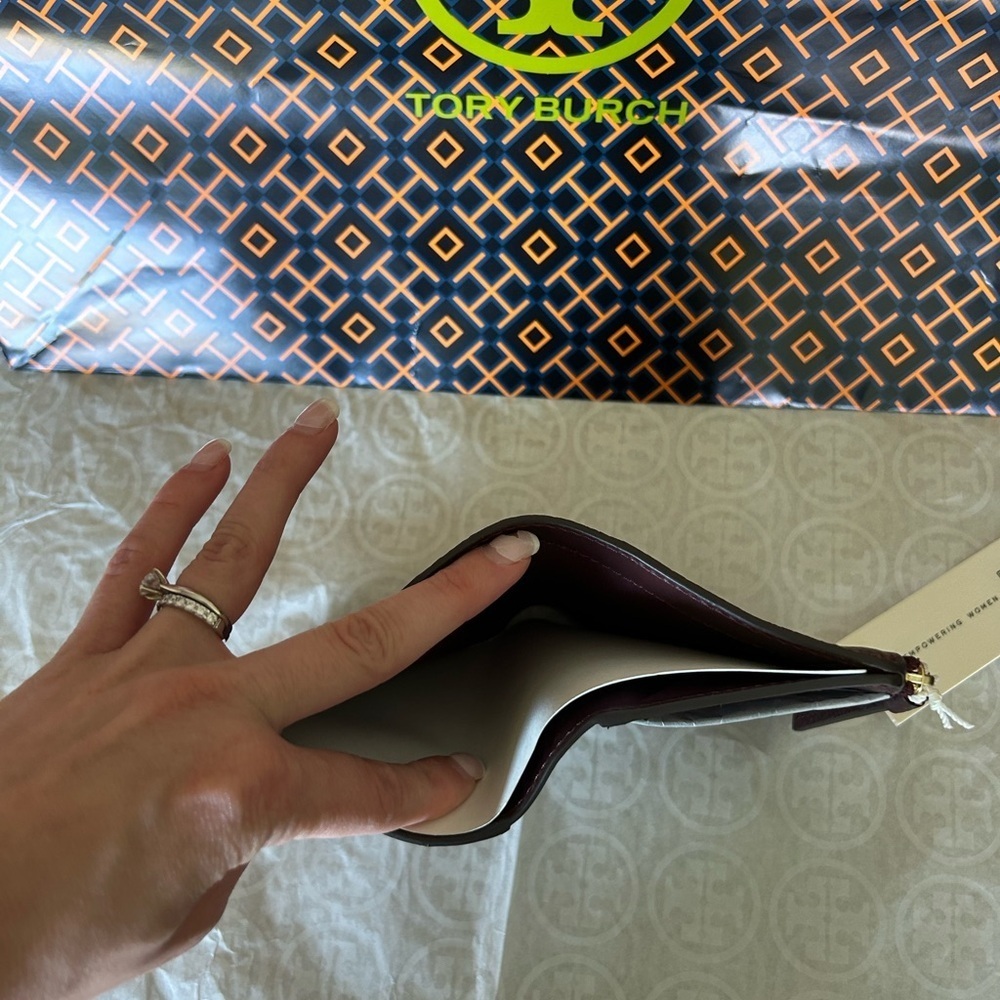 Tory Burch McGraw Bifold Wallet Wine - Picture 7 of 13